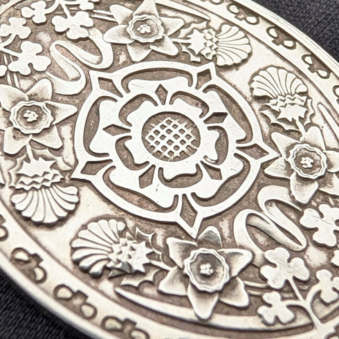 1977年 英國 純銀製 橢圓形吊墜附純銀項鍊 總重22.4g