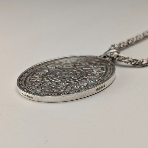 1977年 英國 純銀製 橢圓形吊墜附純銀項鍊 總重22.4g