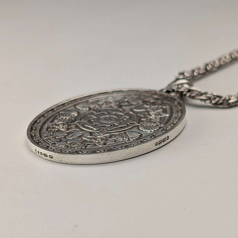 1977, UK, sterling silver, oval pendant with sterling silver necklace, total weight 22.4g