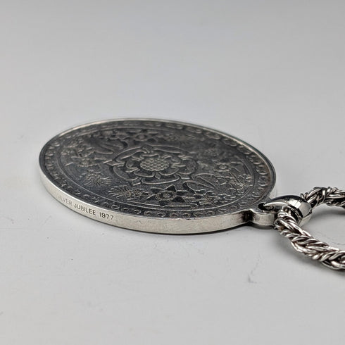 1977年 英國 純銀製 橢圓形吊墜附純銀項鍊 總重22.4g