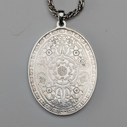 1977年 英國 純銀製 橢圓形吊墜附純銀項鍊 總重22.4g