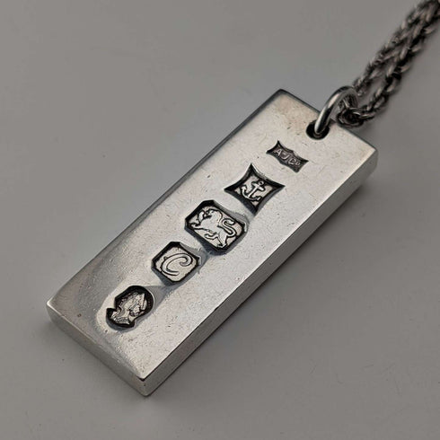1977 British Sterling Silver Jubilee Ingot Pendant with Sterling Silver Necklace, Total 36g