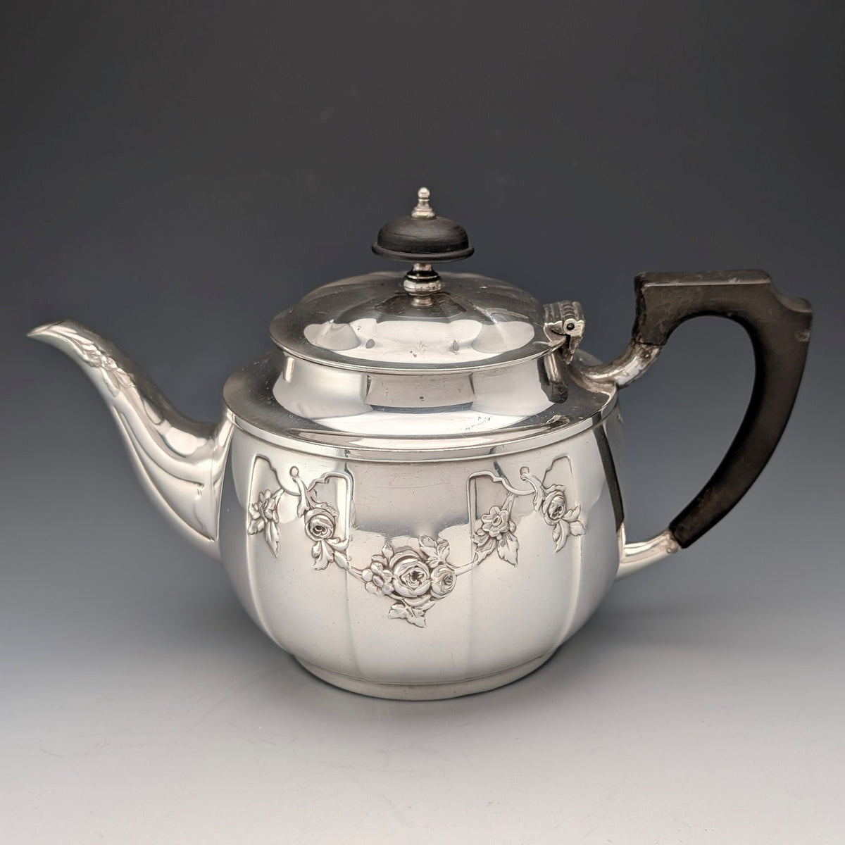 【英国 】 ファルコンとマスカロンのティーポット【シルバープレート】豪華！！ 1915年頃 英国アンティーク シルバープレート製ティーポット