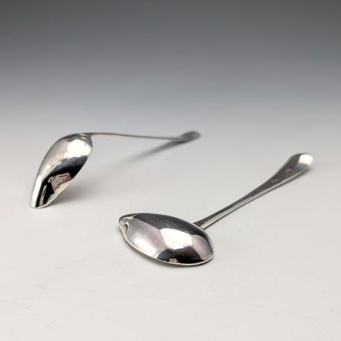 Pair of antique British sterling silver baby feeder spoons, total weight 22g.