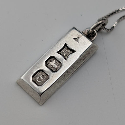 1979 UK Vintage Sterling Silver Small Ingot Pendant with Sterling Silver Necklace Total 4.4g