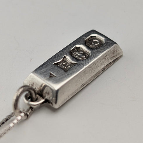 1979 UK Vintage Sterling Silver Small Ingot Pendant with Sterling Silver Necklace Total 4.4g