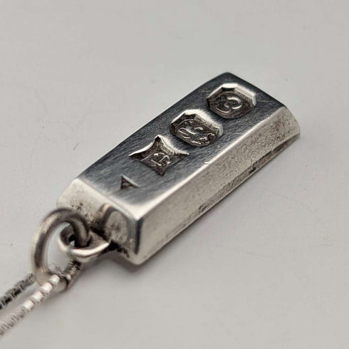 1979 UK Vintage Sterling Silver Small Ingot Pendant with Sterling Silver Necklace Total 4.4g