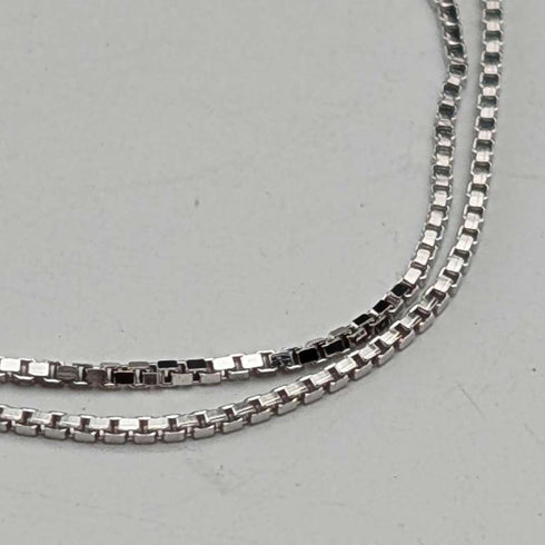 1979 UK Vintage Sterling Silver Small Ingot Pendant with Sterling Silver Necklace Total 4.4g