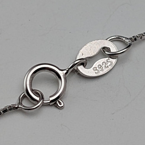 1979 UK Vintage Sterling Silver Small Ingot Pendant with Sterling Silver Necklace Total 4.4g