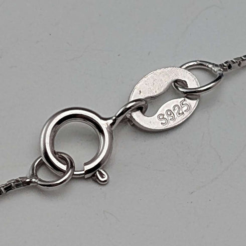 1979 UK Vintage Sterling Silver Small Ingot Pendant with Sterling Silver Necklace Total 4.4g