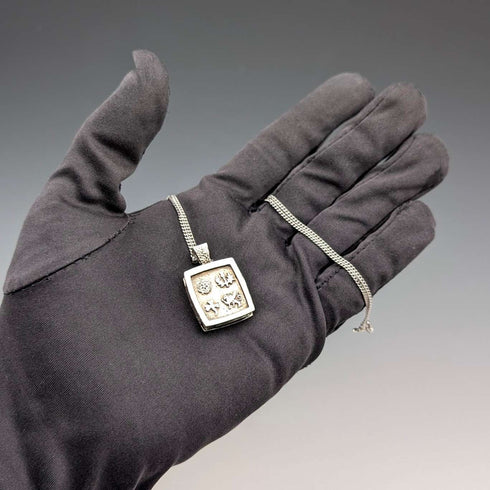 1977 UK Sterling Silver Jubilee Pendant with Sterling Silver Necklace Total 19.7g