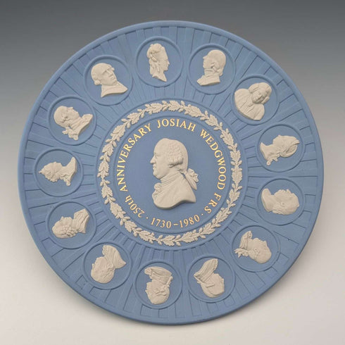 Wedgwood Jasperware plate commemorating the 250th anniversary of J. Wedgwood's birth, made in England, diameter 21cm.