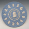 Wedgwood Jasperware plate commemorating the 250th anniversary of J. Wedgwood's birth, made in England, diameter 21cm.
