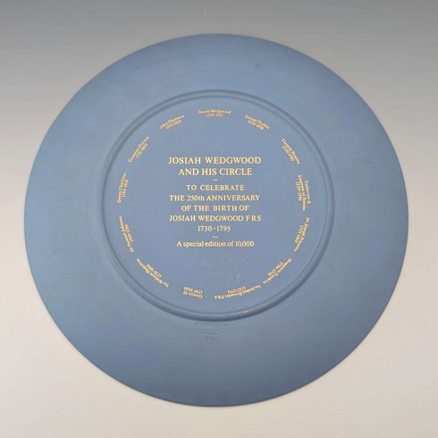 Wedgwood Jasperware plate commemorating the 250th anniversary of J. Wedgwood's birth, made in England, diameter 21cm.