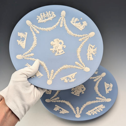 英国ヴィンテージ ウェッジウッド 天使 ジャスパーウェア製 プレートペア 直径22cm ペールブルー②