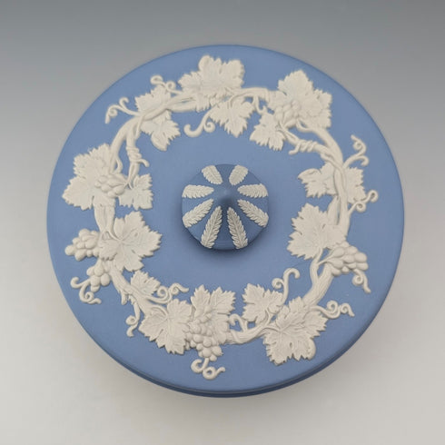 英国ヴィンテージ ウェッジウッド ジャスパーウェア製 丸型ボンボニエール ペールブルー