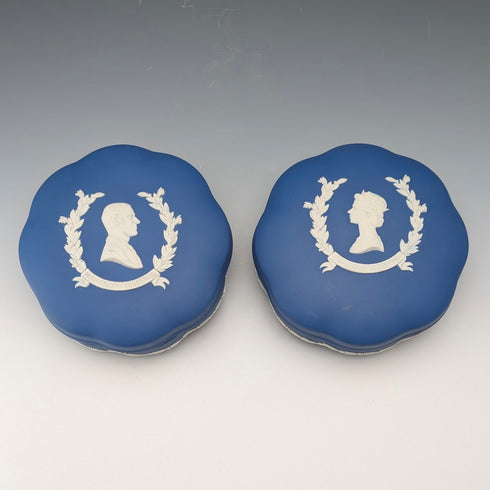 1977年 英国ウェッジウッド エリザベス女王ジュビリー 蓋付き小物入れペア ロイヤルブルー
