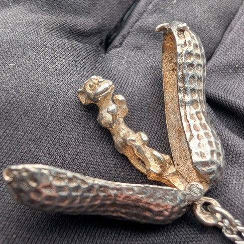 ヴィンテージ ピーナッツ(中に猿) 純銀製ペンダント 純銀ネックレス付 計7.8g