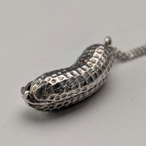 ヴィンテージ ピーナッツ(中に猿) 純銀製ペンダント 純銀ネックレス付 計7.8g