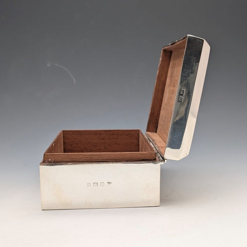 1913 British Antique Sterling Silver Cigarette Box with Wooden Interior, Walker & Hall