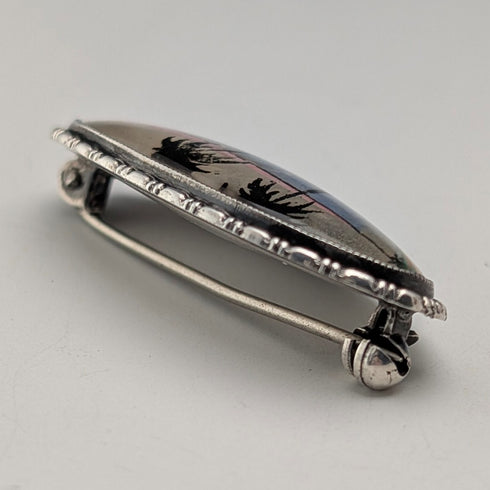 英国アンティーク 蝶の羽による南国風景 純銀台座ブローチ T.L.M