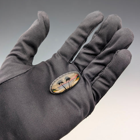 英国アンティーク 蝶の羽による南国風景 純銀台座ブローチ T.L.M