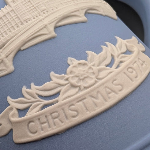 1974年 英国ウェッジウッド ジャスパーウェア製 クリスマスマグカップ