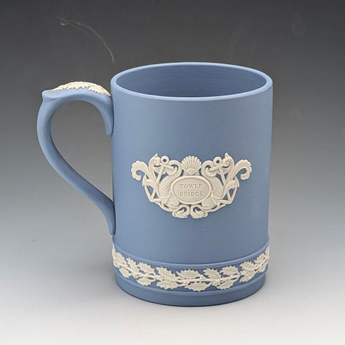 1975年 英国ウェッジウッド ジャスパーウェア製 クリスマスマグカップ