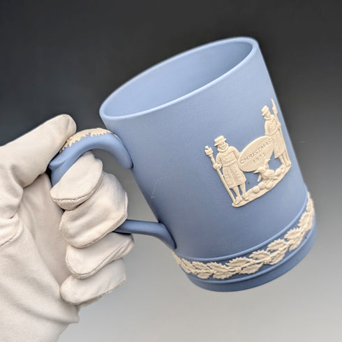 1973年 英国ウェッジウッド ジャスパーウェア製 クリスマスマグカップ