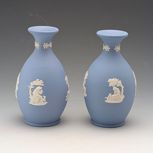 一對老式韋奇伍德碧玉器花瓶。