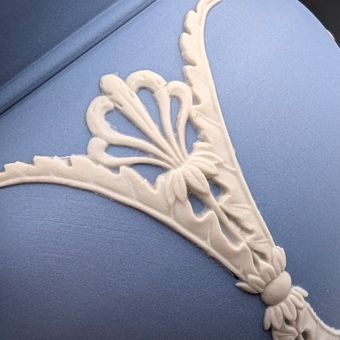 一對英國老式韋奇伍德碧玉器甕