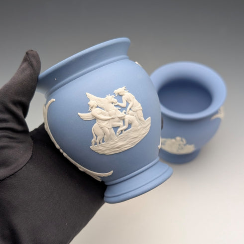 一對英國老式韋奇伍德碧玉器甕