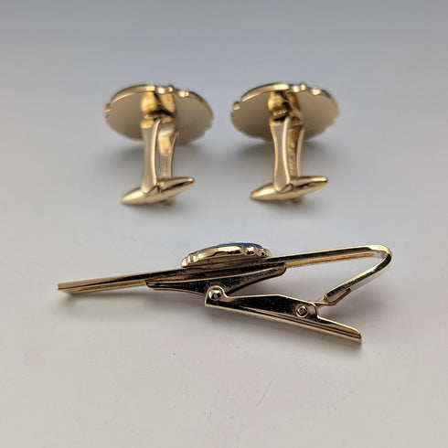 英國韋奇伍德袖扣和領帶夾,飾有藍色碧玉帆船圓形浮雕,配金色底座盒