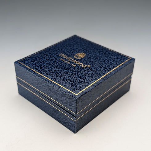 British Wedgwood cufflinks and tie clip with black jasper sailing ship square cameo and gold-colored base case