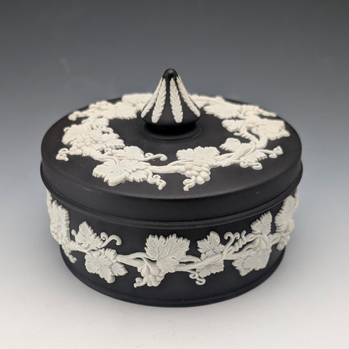 1967 British Vintage Wedgwood Black Jasper Round Bonbonniere in Box