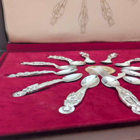 1975 St. Paul's Cathedral Apostle Set of 12 Pure Silver Teaspoons and a Pure Silver Medal, 457g Total, Wooden Case, Toye, Kenning & Spencer