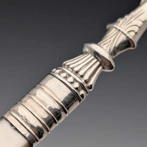 1915年 英国アンティーク 白蝶貝ハンドル 純銀ブレード 小型フォーク A J Bailey