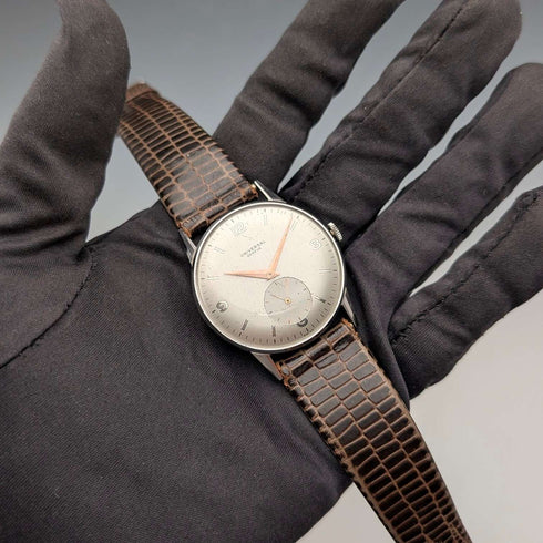 1940s Swiss Universal Men's Wristwatch, Mechanical, Cal. 262, Alloy Case, Good Working Condition