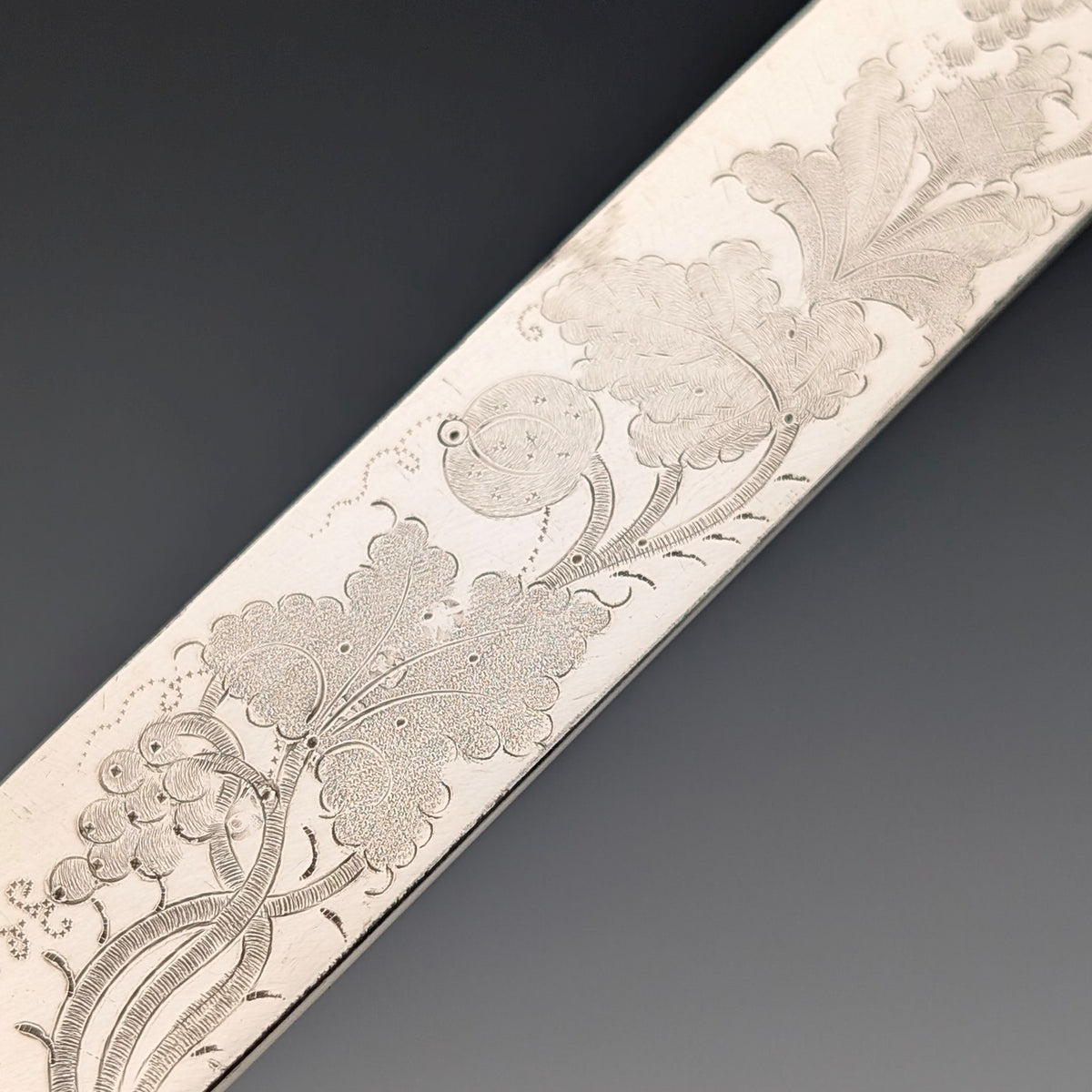 1950年代のヨーロッパ製、クルミ型のヴィンテージ純銀小物入れ 1950