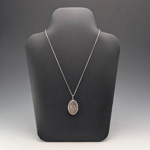 ヴィンテージ 純銀製 オーバル型ロケットペンダント 純銀ネックレス付き 計15.2g