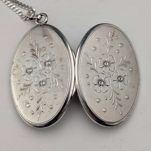 Vintage Sterling Silver Oval Locket Pendant with Sterling Silver Necklace, 15.2g Total