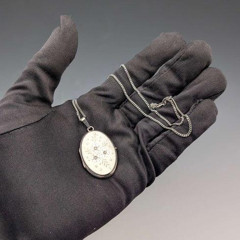 Vintage Sterling Silver Oval Locket Pendant with Sterling Silver Necklace, 15.2g Total