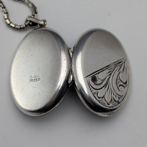 英国ヴィンテージ 純銀製 オーバル型ロケットペンダント 純銀ネックレス付き 計12.8g Excalibur