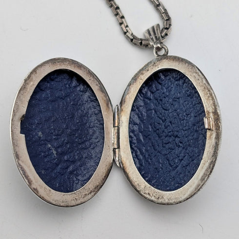 英国ヴィンテージ 純銀製 オーバル型ロケットペンダント 純銀ネックレス付き 計12.8g Excalibur