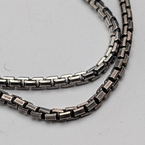 英国ヴィンテージ 純銀製 オーバル型ロケットペンダント 純銀ネックレス付き 計12.8g Excalibur