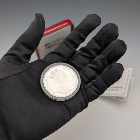 英國曼島銀克朗硬幣“貓的歷史:芭絲特”,由PobjoyMint發行,附帶包裝盒和說明書