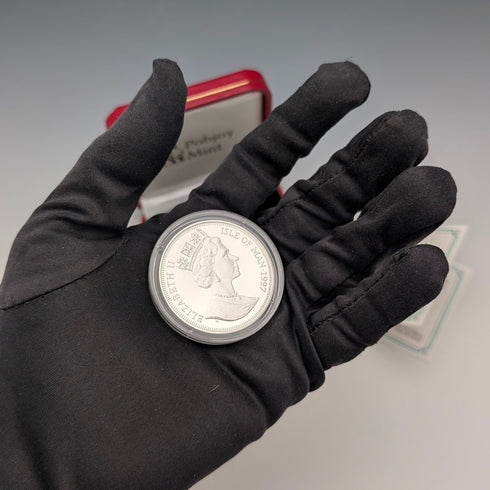 英國曼島銀質克朗硬幣“貓的歷史:西表野貓”,由PobjoyMint發行,附帶包裝盒和說明書