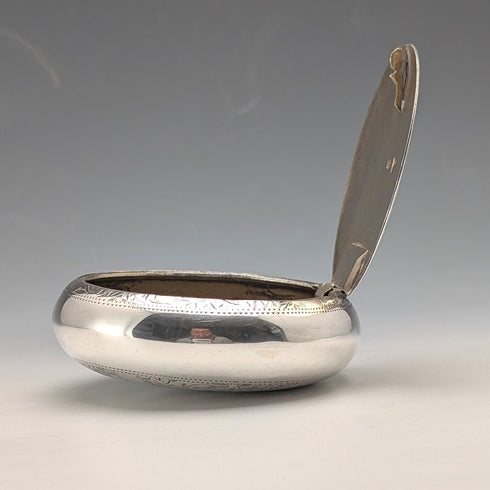 1912年英國古董純銀鵝卵石形鼻煙盒,重78克,沃克和霍爾