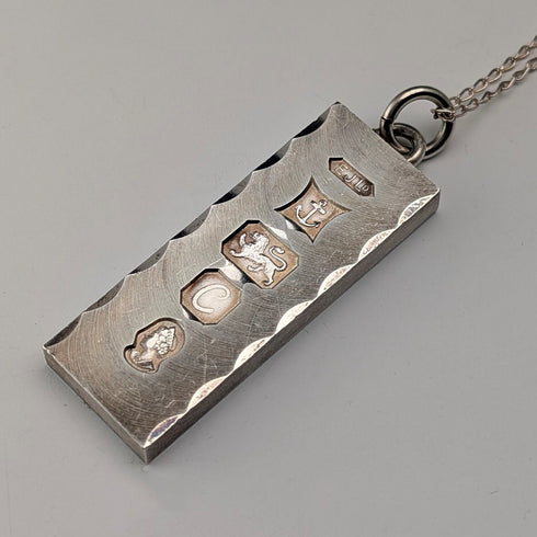 1977 British Vintage Sterling Silver Jubilee Ingot Pendant with Sterling Silver Chain, 30.3g Total