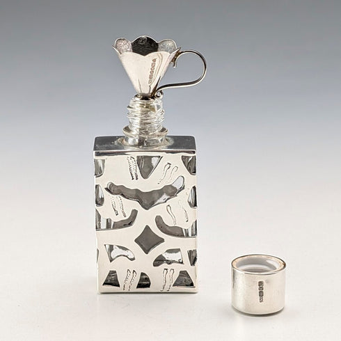 英国ヴィンテージ シルバーオーバーレイ 小型香水瓶 & 純銀製漏斗セット Ari D Norman